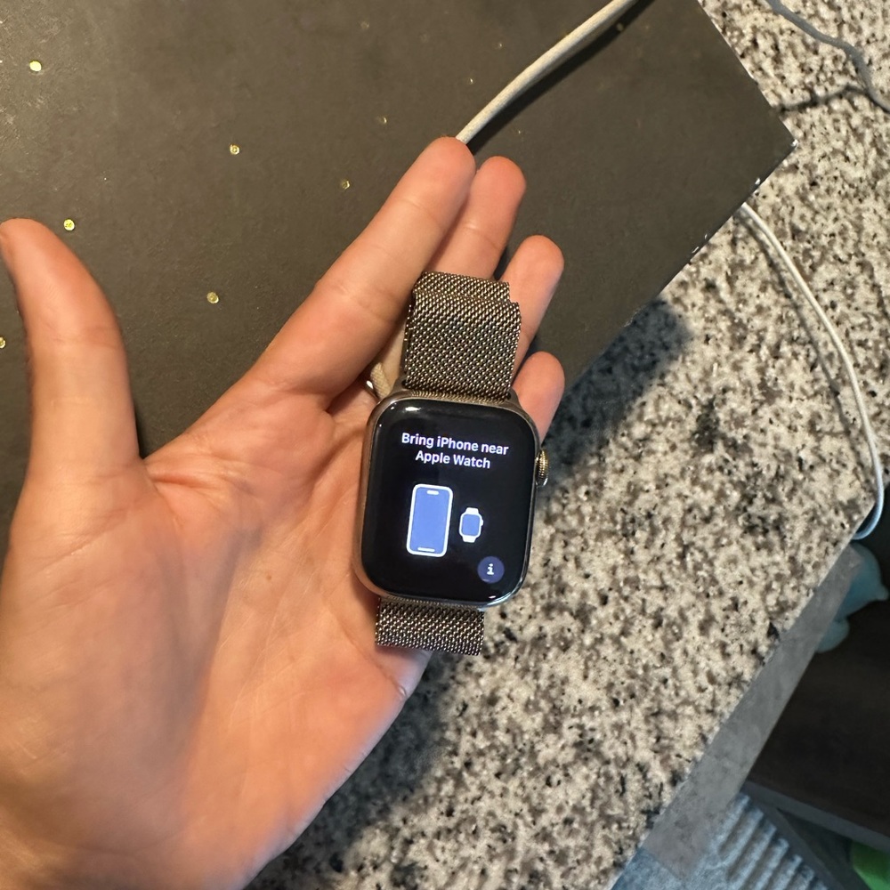 GOLD Apple Watch Series 7 + cellular data